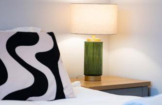 Shenley House- Premium Stay, Private Parking for multiple cars, Sleeps 6, 2 Bedroom, 2 Ensuites, Central MK - Foto 10