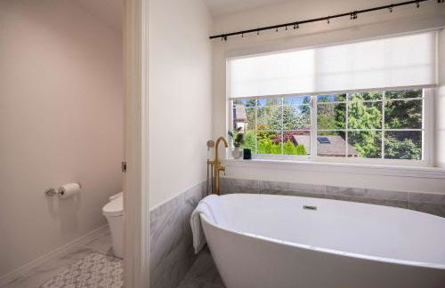 Kirkland Elegant 4B 2 5B Family Retreat with Designer Decor - Photo 60