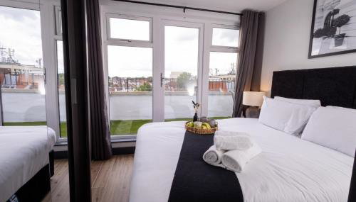 Brand-New Top-Floor Flat with Stunning Balcony & Parking - Foto 1, towels