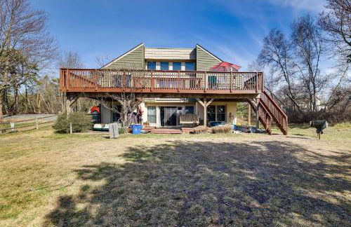 Dock and Fire Pit Lakefront Poconos Retreat! - Foto 28