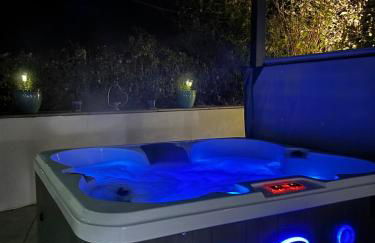 Little Woodlands Chalet with Private Garden & Hot Tub - Foto 72