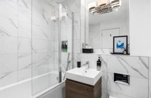 Stylish 2 Bed 2 Bath Hove Apartment - Walk to Station & Beach - Optional Parking - Sleeps 8 - Foto 48