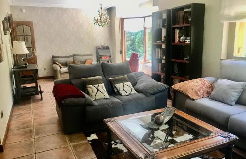 Caserio Arrigorri excelente ubicación jardín con BBQ perfecto para grupos - Foto 28