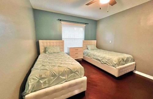 Wellington Pool House With Spa and Putting Green - Foto 18