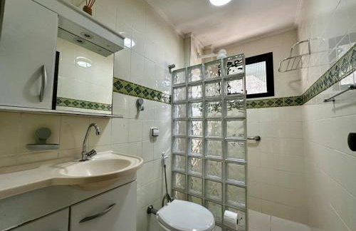 Guarujá Praia do Tombo! Ar, Piscina, Vaga, WIFI, TV Smart, perto da praia! - Foto 9