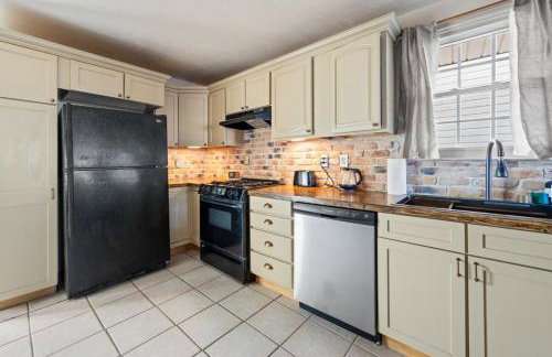 Romantic Colonial Hideaway in Historic Downtown - Pet Friendly - Foto 55