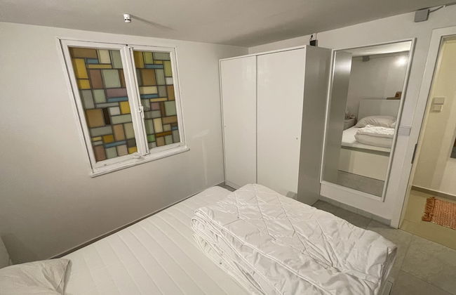 Cozy Furnished Basement Apartment - Photo 6