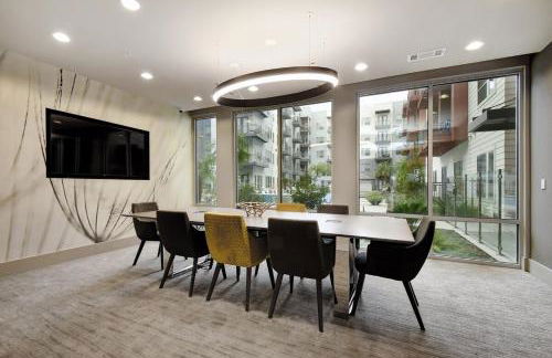 One Bedroom Luxury Apartment - Fast Wi-Fi - Free Parking - Foto 13