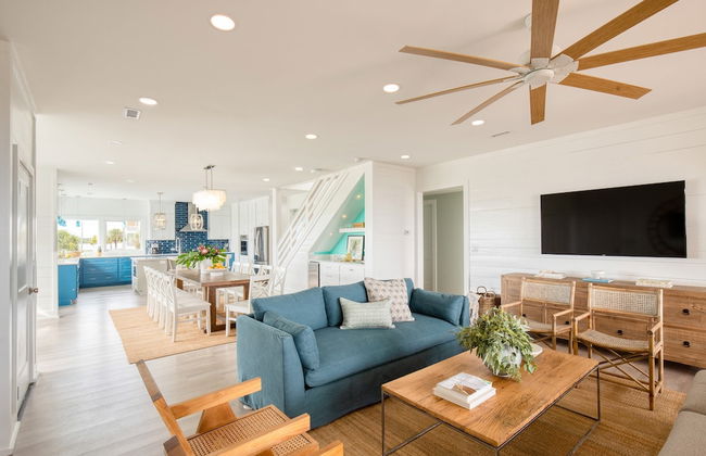 Ocean's Eye by Avantstay Beach Front Home w/ Roof Top, Pool & Putting Green! - Foto 16