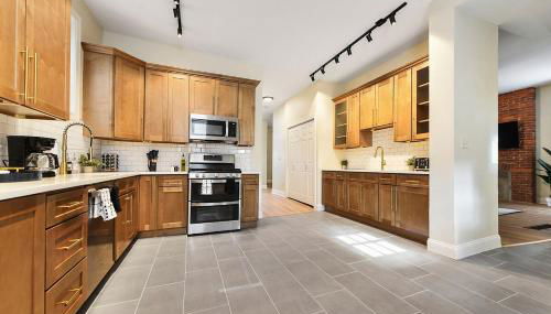 Pet Friendly 6 Bedroom Free Parking plus 5 Min From Bakery Sq - Foto 2