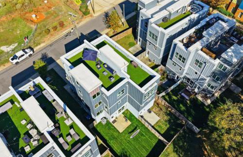 Modern 4-Story 3-BR Townhome with Rooftop Lounge - Foto 16