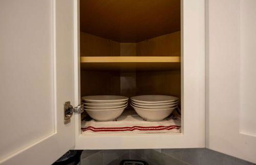 4 Min to Downtown - En-Suite Bath - Washer and Dryer - Foto 47