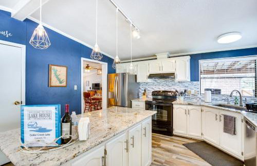 Hot Tub and Dock Lakefront Mabank Home - Foto 10