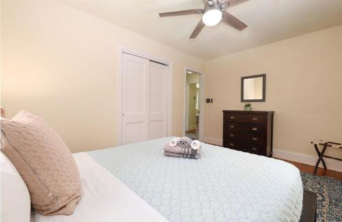 Dog Friendly Lakeside Escape with Hammock and Fire Pit - Foto 16