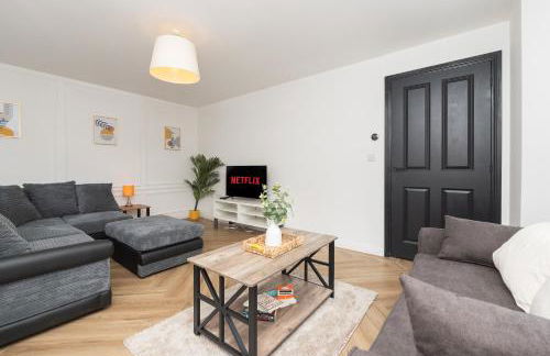 Large Modern Home, Free Parking, Families and Contractors Welcome - Foto 5