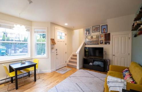 Adorable Cozy House with Parking and Loft! - Foto 30