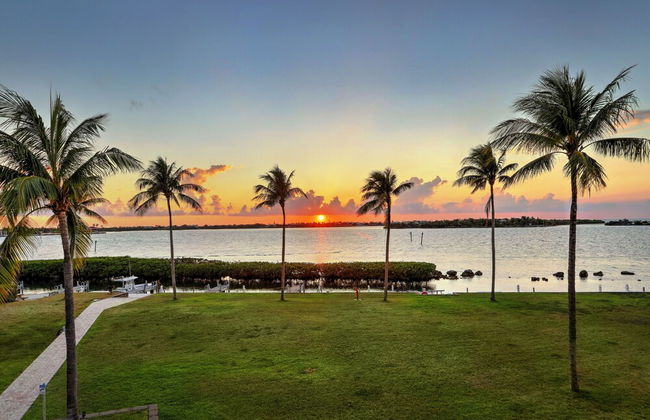 Waterfront Luxury Villa With Sunset Views And Boat Slip 3 Bedroom Townhouse by RedAwning - Photo 20