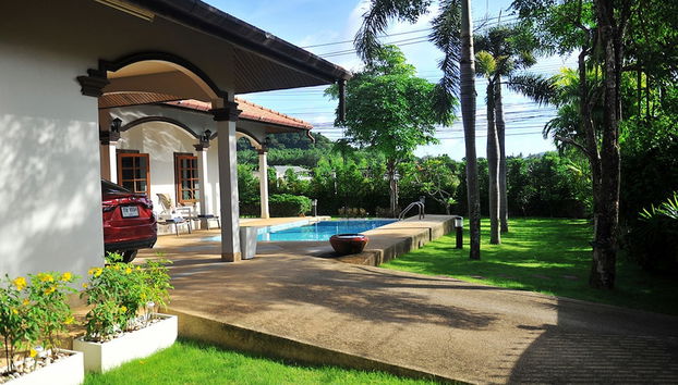 Kesorn Charming Authentic Thai Pool Villa Phuket - Foto 4, Habitación
