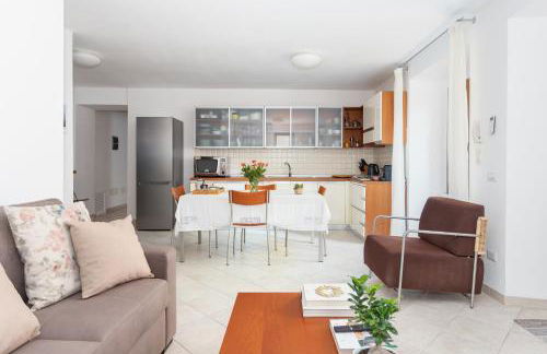 Spacious 3-Bedroom Apartment with Courtyard in Tempio Pausania - Perfect for Families - Foto 15