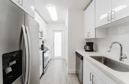 Boca Waterfront Oasis Walk to Beach with Pool, Hot Tub, Gym - Foto 51