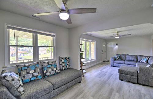 Bluefield Retreat with Pool Table Near Parks! - Foto 5