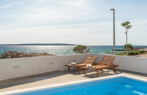 Villa Eni Beachfront apartment with pool - Photo 2