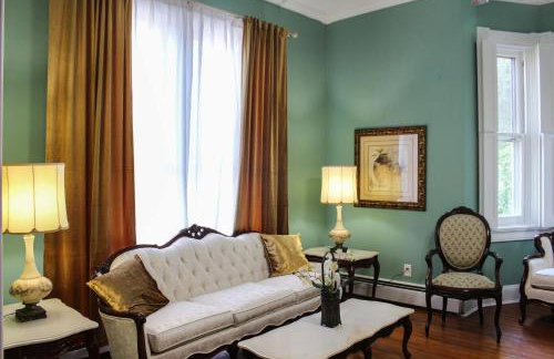 Newly Renovated Historic 6-Bedroom Manor, Where Timeless Elegance Meets Modern Luxury - Foto 7