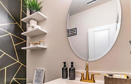 Special Deal! Raleigh Luxe Family Retreat, 15 Min to Downtown, Kids Gear, Fast WiFi for WFH, EV & Pet Friendly - Foto 47