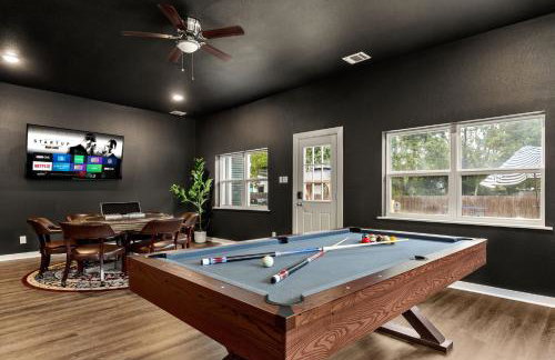 Spacious Retreat with Pool & Hot Tub - 10 Minutes to Downtown - Foto 4