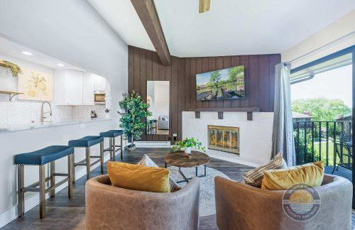 YOUR New Luxury Lakeview Condo w Pool Access - Foto 1