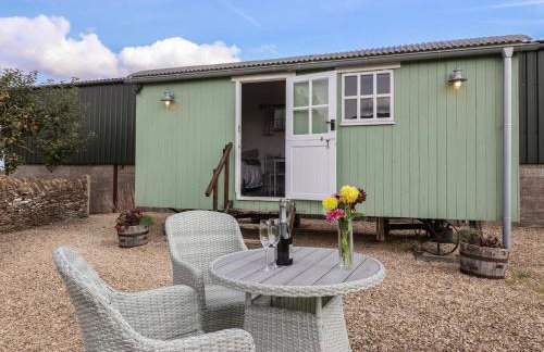 The Shepherds Hut - Photo 11