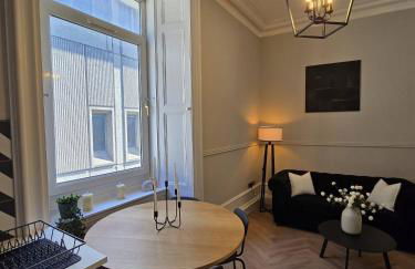 Luxury central apartment w/ 3 beds + 24hr check-in - Photo 8