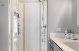 Linea Luxury Living with Indoor Pool and Rooftop Views in The Loop - Photo 34