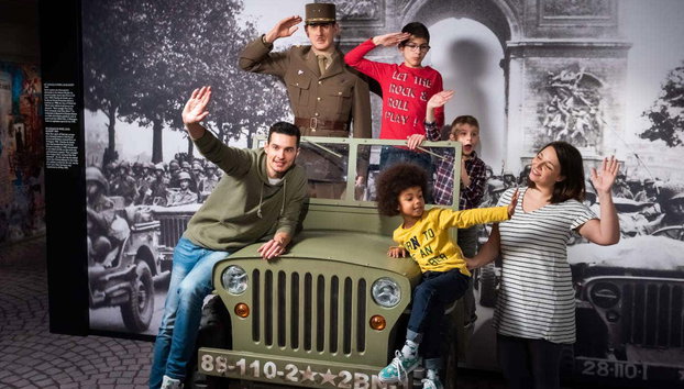 Museo de Cera Grévin de París - Foto 3, Con el general Charles de Gaulle