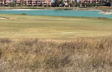 BEL APPARTEMENT REZ De CHAUSSEE AVEC DOUBLE TERRASSE FACE AU LAC ET AU GOLF - Foto 12