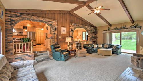 Spacious Lakefront Home with Patio and Boat Dock! - Foto 4