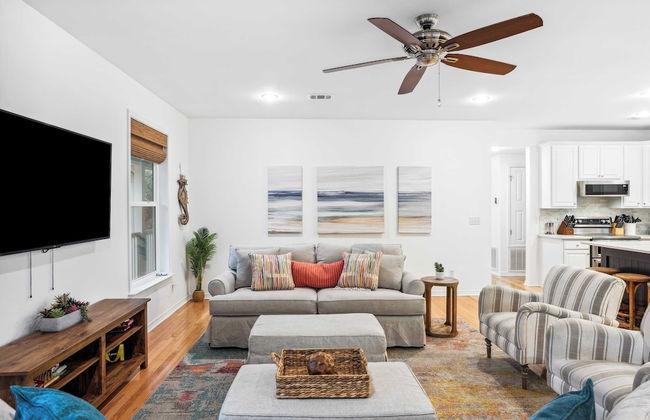 Dolphin Days by Avantstay Pool, 0.2mi to Beach! - Foto 6