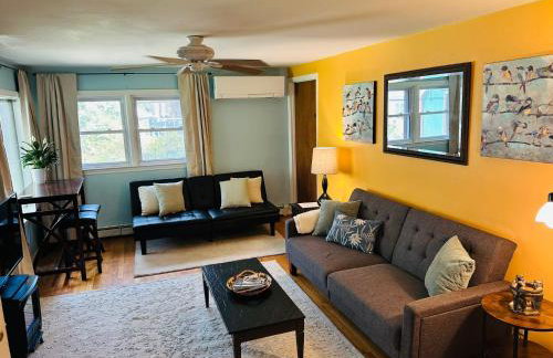 Private Green Cottage near downtown - Photo 1