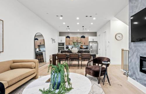 New Modern Dallas Skyline Rooftop Firepit and a Garage - Foto 12