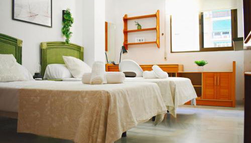 Amplio y luminoso apartamento cerca del centro y la playa con piscina y parking privado - Foto 3