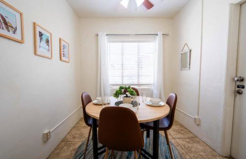 Breezy 1BR Retreat Walk to UofA and Spring Fun - Foto 48