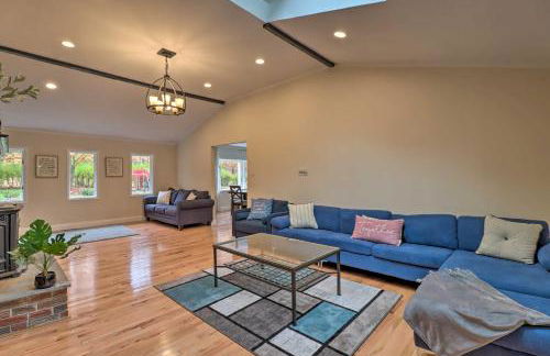 Pocono Home with Hot Tub, Fireplace and Game Room! - Foto 5