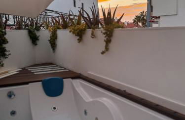 Modern, design, private jacuzzi - 2 terraces, 2 beds - Wow Apartment - Los Christianos - Foto 32