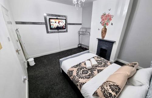 *11BR* Setup for your most amazing relaxed stay + Free Parking + Free Fast WiFi * - Foto 17