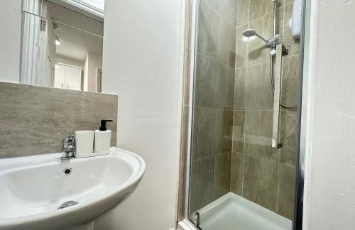 Cozy Two Bedroom Apt in Central Ilkeston with Netflix and Work-ready - Foto 31