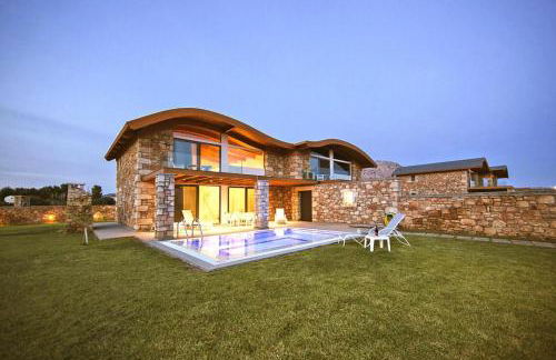 Semi-detached house with private pool - Photo 25