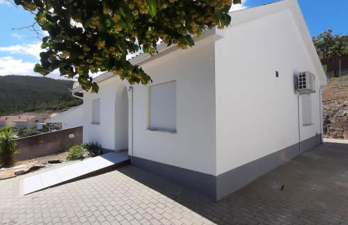 Casas da Escola - "Casa da Professora" - Meãs - Foto 1