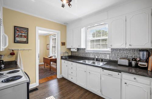 Neighborhood Retreat, Large Yard, Fire Pit - Foto 9