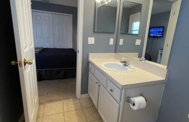 3 Bedroom Villa with Poolside Cinema and Games Room Close to theme Parks sleeps 6 - Photo 25