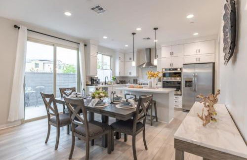 Marbella Lane - Elegant 5BR Home Rancho Mission - Photo 27